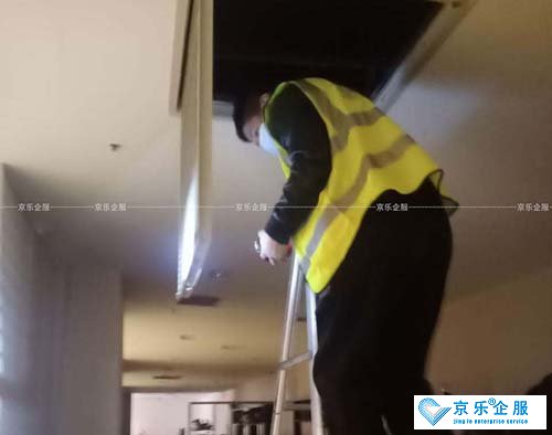 廠(chǎng)區(qū)內(nèi)奧克斯中央空調(diào)保養(yǎng)清洗案例分析