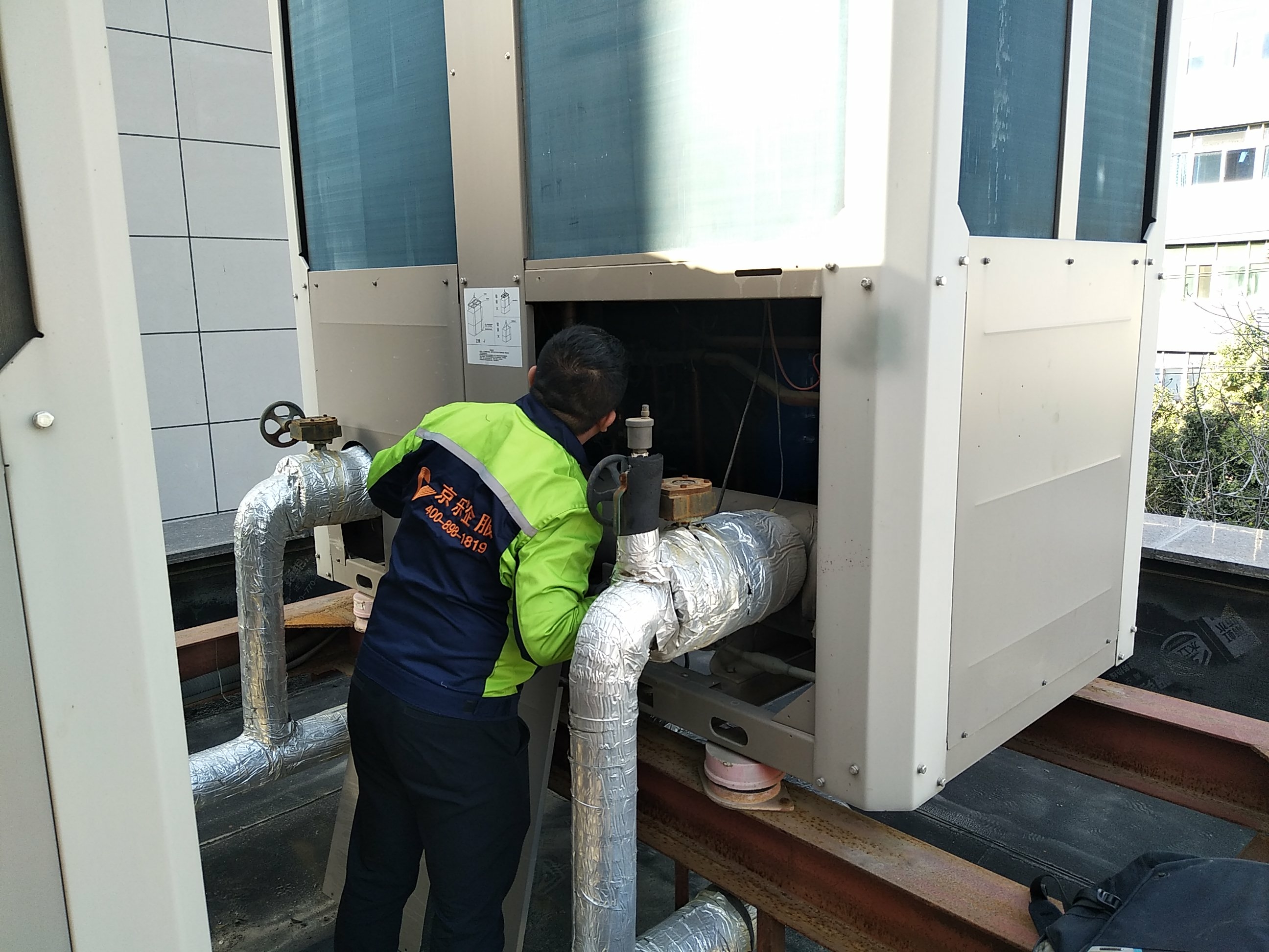 冬季大型中央空調清洗維保